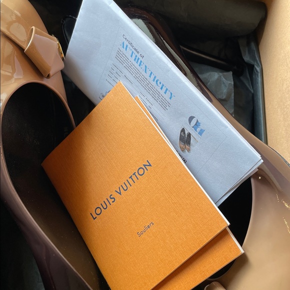 Louis Vuitton Patent Leather Fiancée Pumps With Box - Picture 16 of 16